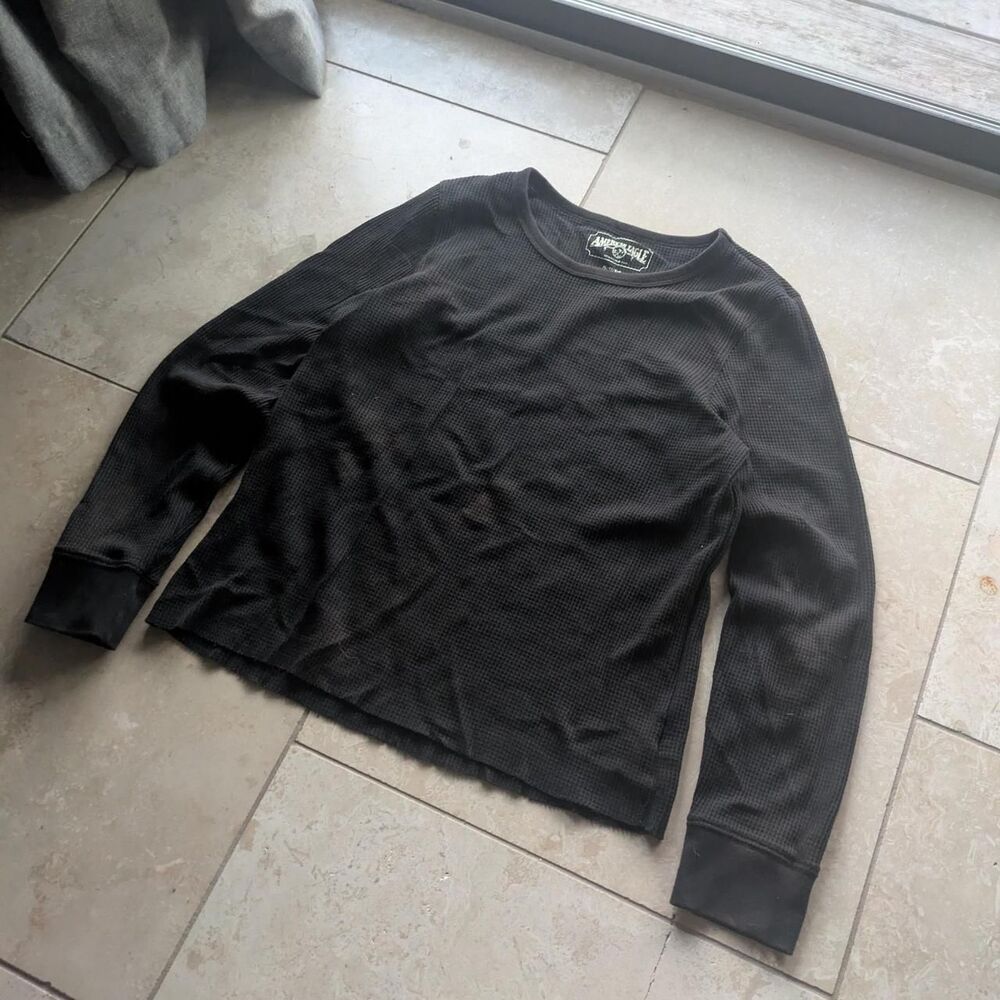 American Eagle Cropped Black Waffle Knit Long Sleeve Thermal Shirt